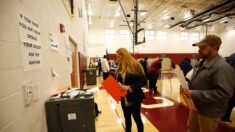 Condado de Pensilvania vota para investigar máquinas de votación debido a «errores»
