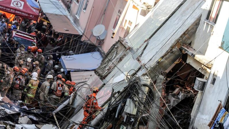 Foto de archivo que muestra el lugar donde un edificio residencial de cuatro pisos se derrumbó el 3 de junio de 2021 en la ciudad brasileña de Río de Janeiro. EFE/Antonio Lacerda 