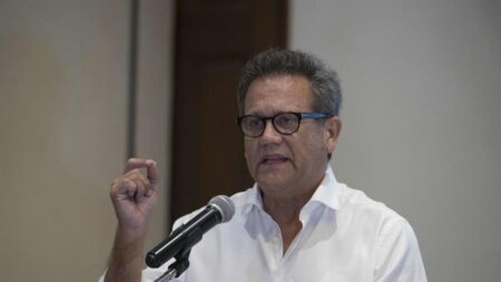 Retienen a aspirante presidencial nicaragüense en aeropuerto al volver de EE.UU.