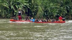 El viaje de los migrantes: llegados de todo el mundo, escapan del Tapón del Darién en canoa (VIDEO)