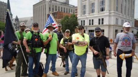 Cientos asisten a manifestación en la capital de Pensilvania por el derecho a poseer y portar armas