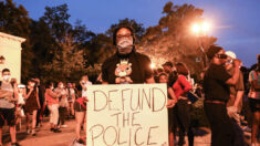 Movimiento «Desfinanciar la Policía» tiene otra agenda y no es detener asesinato de negros: Expolicía