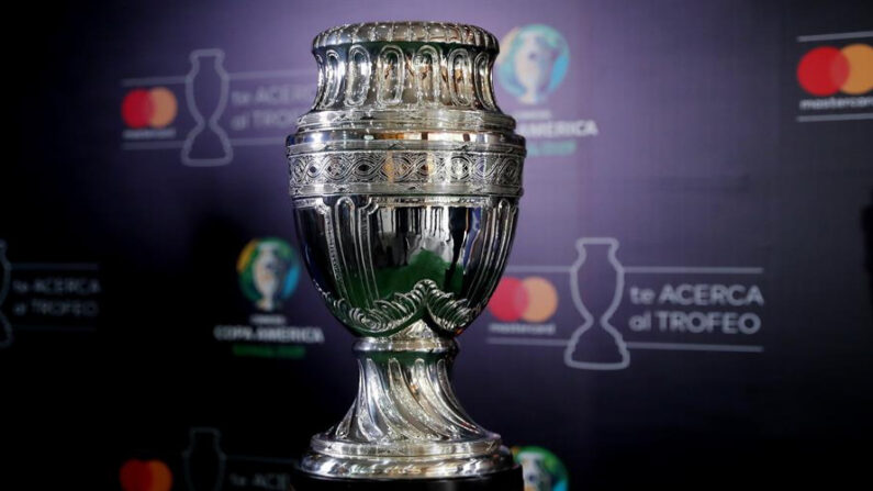 Vista del trofeo de la Copa América. EFE/LEONARDO MUÑOZ/Archivo