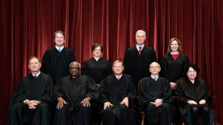 ‘Claramente inconstitucional’: 2 jueces discrepan en fallo de la Corte Suprema sobre el Obamacare