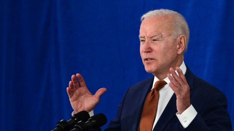El presidente de EE. UU., Joe Biden, habla sobre el informe de empleo de mayo el 4 de junio de 2021, en el Centro de Convenciones de Rehoboth Beach, Delaware. (Foto de JIM WATSON/AFP a través de Getty Images)