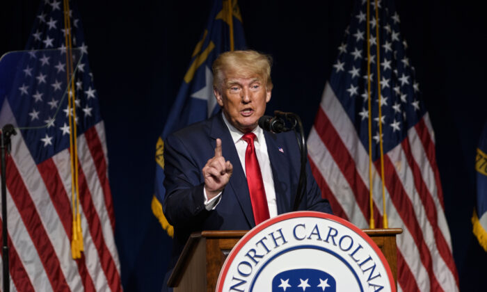 El expresidente Donald Trump se dirige a la convención estatal del NCGOP en Greenville (Carolina del Norte) el 5 de junio de 2021. (Melissa Sue Gerrits/Getty Images)
