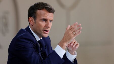 Condenan a cuatro meses de prisión al hombre que abofeteó a Macron