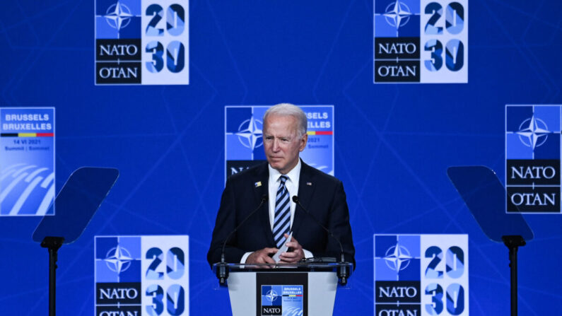 El presidente de Estados Unidos, Joe Biden, habla durante una rueda de prensa tras la cumbre de la OTAN en la sede de la Organización del Tratado del Atlántico Norte (OTAN) en Bruselas, el 14 de junio de 2021. (Brendan Smialowski/AFP vía Getty Images)