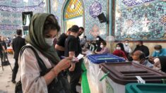 Abren los colegios electorales en las presidenciales de Irán