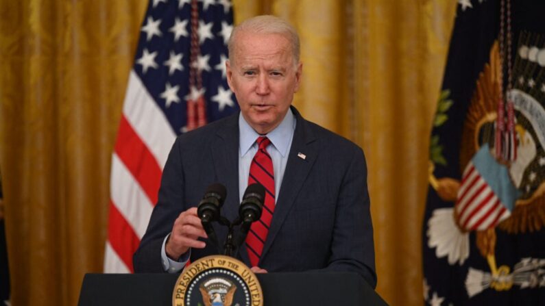 El presidente Joe Biden, habla sobre el acuerdo de infraestructura desde la Sala Este de la Casa Blanca en Washington, el 24 de junio de 2021. (Jim Watson/AFP vía Getty Images)