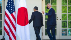 Japón y EEUU prometen donar millones a COVAX para contrarrestar diplomacia de las vacunas de Beijing