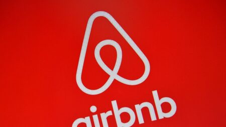 Airbnb emprende acciones legales contra un huésped luego de que una casa fuera destruida