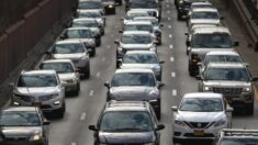 Proyecto de infraestructuras del Senado permite a federales gravar cada milla conducida por americanos