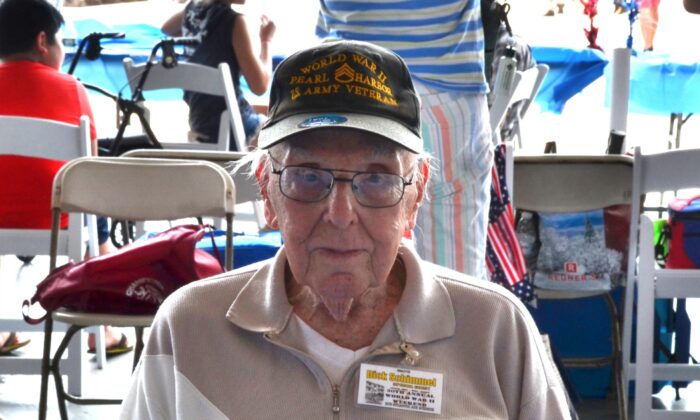 Richard "Dick" Schimmel, veterano de Pearl Harbor, relató el "Día de la Infamia" durante el Fin de Semana de la Segunda Guerra Mundial en Reading (Pensilvania) el 6 de junio de 2021. (Frank Liang/The Epoch Times)