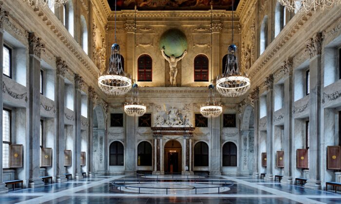 The Citizens Hall at the heart of the Royal Palace of Amsterdam serves to orient people in the world, the galaxy, and the universe. (Koninklijk Paleis Amsterdam)