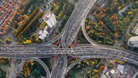 Lo siento Joe, arreglar las carreteras y puentes no cuesta 2 billones de dólares