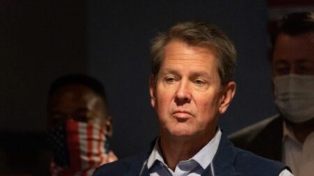 Consejo de Educación de Georgia aprueba resolución contra la teoría crítica de la raza. Kemp aplaude