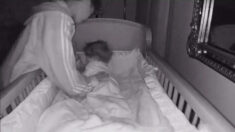 Monitor de bebés capta momento en que un joven de 15 años calma a su hermanita a mitad de la noche