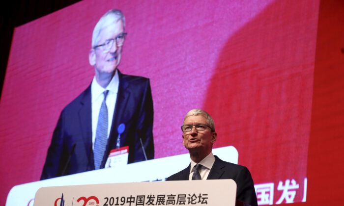 El CEO de Apple, Tim Cook, habla durante la Cumbre Económica celebrada para el Foro de Desarrollo de China en Beijing el 23 de marzo de 2019. (Ng Han Guan/AFP vía Getty Images)