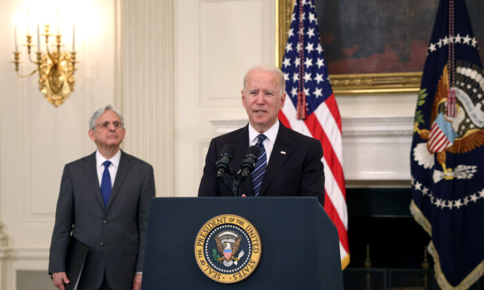 Habrá "tolerancia cero" a traficantes de armas que infrinjan la ley del nuevo plan de 5 puntos: Biden