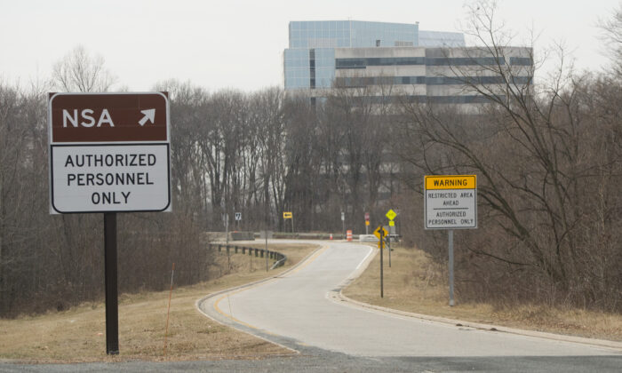 Vista de la entrada a la sede de la Agencia de Seguridad Nacional (NSA) en Fort Meade, Maryland, el 14 de febrero de 2018. (Saul Loeb/AFP vía Getty Images)