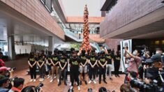 Estudiantes de Hong Kong conmemoran aniversario de la masacre de Tiananmen en el Pilar de la Vergüenza