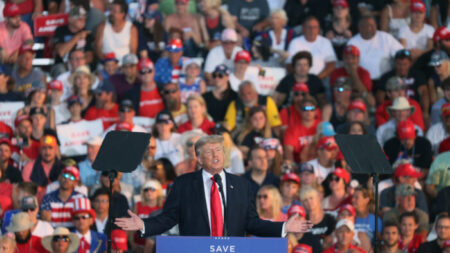 Trump en un mitin en Ohio: «niños maravillosos» en peligro por las «estúpidas» políticas fronterizas