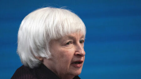 Yellen cambia de opinión ante propuesta para que el IRS vigile cuentas bancarias de estadounidenses