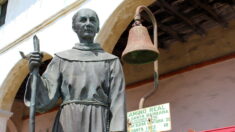 Demandan a distrito escolar de California por eliminar nombre de santo católico de una escuela