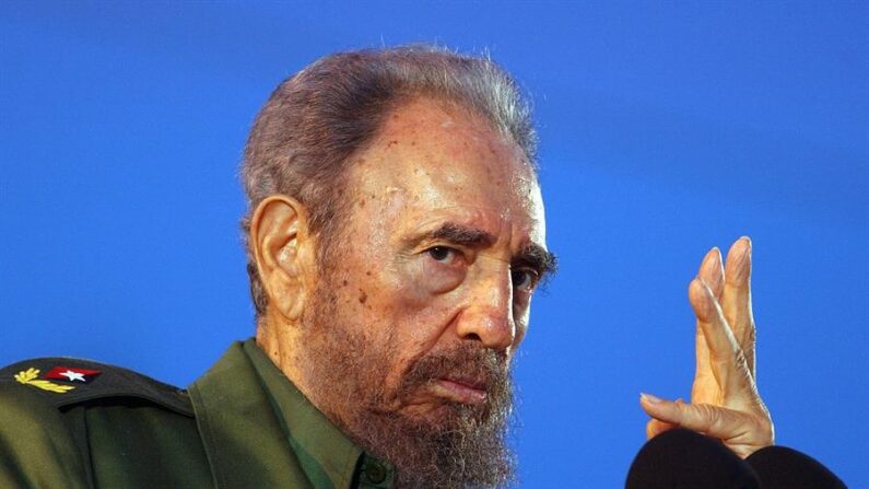 Foto de archivo de 26 de julio de 2006 del líder cubano Fidel Castro tomada durante su última aparición pública en un acto en la ciudad de Holguín (Cuba). EFE/Alejandro Ernesto/Archivo