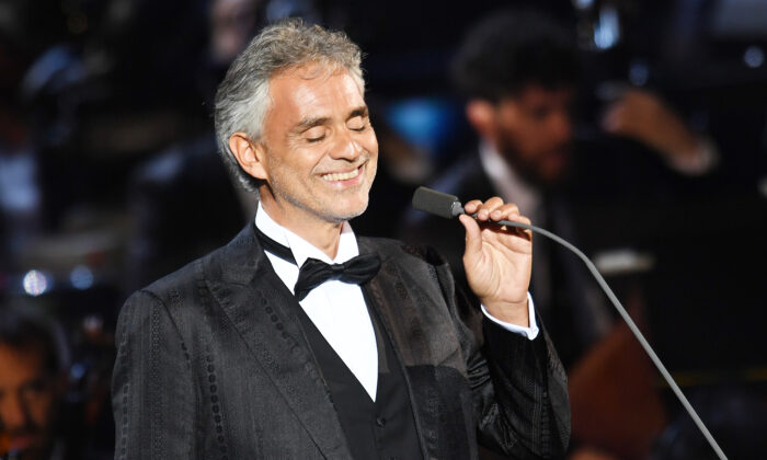 Andrea Bocelli actúa en la Noche de Bocelli y Zanetti el 25 de mayo de 2016 en Rho, Italia. (Francesco Prandoni/Getty Images para la Noche de Bocelli y Zanetti)