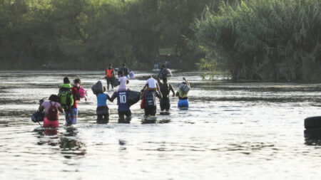 Un pueblo de Arizona se enfrenta a la «pesadilla» de la afluencia de migrantes