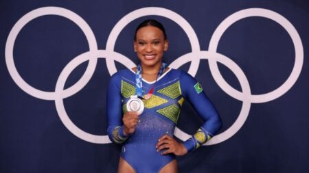 Gimnasta olímpica de Brasil que inició su carrera en un programa social, gana medalla de plata en Tokio