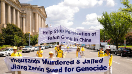 Coalición mundial de legisladores denuncia al PCCh por persecución a Falun Dafa en su 22º aniversario