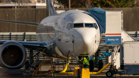 Un avión de carga Boeing aterriza de emergencia frente a la costa de Hawái