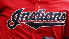 Algunos fans de los Indios de Cleveland no están contentos con el cambio de nombre del equipo