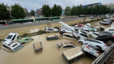 Sobreviviente relata como huyó de la inundación en el metro de China