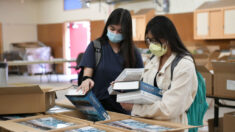 California seguirá exigiendo mascarillas en escuelas pese a pautas nacionales