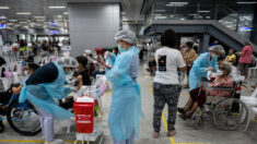 Más países abandonan vacunas COVID chinas, un revés para la «diplomacia de vacunas» del régimen