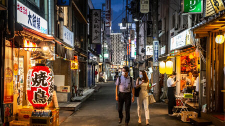 Japón extiende la alerta por covid-19 en Tokio y la amplía a más regiones