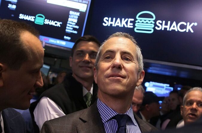 El fundador y presidente de Shake Shack, Danny Meyer, visita el parqué de la Bolsa de Nueva York (NYSE) en la ciudad de Nueva York el 30 de enero de 2015. (Spencer Platt/Getty Images)