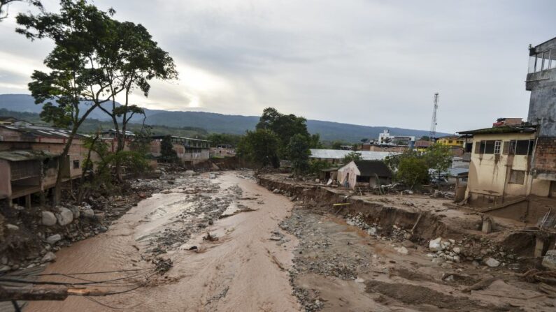 En una foto de archivo, vista general de los daños causados por los deslizamientos de tierra tras las fuertes lluvias en Mocoa, departamento de Putumayo, sur de Colombia, el 2 de abril de 2017. 
(Luis Robayo/AFP vía Getty Images)
