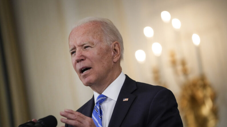 El presidente Joe Biden habla sobre la recuperación económica del país en la Casa Blanca, en Washington, el 19 de julio de 2021. (Drew Angerer/Getty Images)