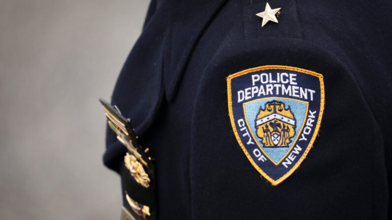 Un policía en una fotografía de archivo en la ciudad de Nueva York (EE.UU.). (Drew Angerer/Getty Images)