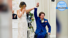 Hombre paralítico sorprende a su novia y se levanta a abrazarla en su primer baile de boda