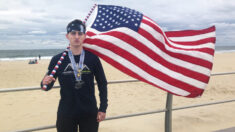 Estudiante de secundaria corre maratón y recauda 12,000 dólares para albergue de veteranos sin hogar