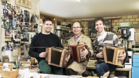 Örgeli: Fabricar un acordeón a la manera suiza