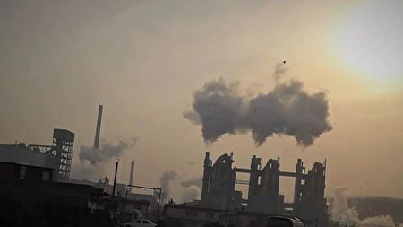 Detienen, golpean y dejan sin comer a estudiante por notificar contaminación en Shanxi, China