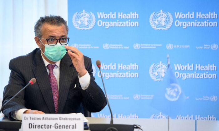 El jefe de la Organización Mundial de la Salud (OMS), Tedros Adhanom Ghebreyesus, durante una reunión en la sede de la OMS, en Ginebra, el 24 de mayo de 2021. (Laurent Gillieron/AFP vía Getty Images)