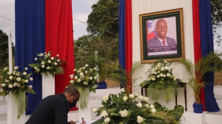 Haití celebra una misa en honor a Moise entre protestas